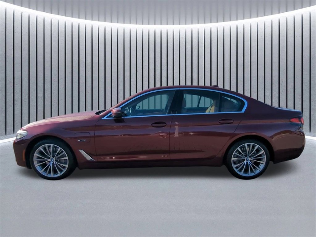 Certified 2023 BMW 530e w/ Convenience Package image 8