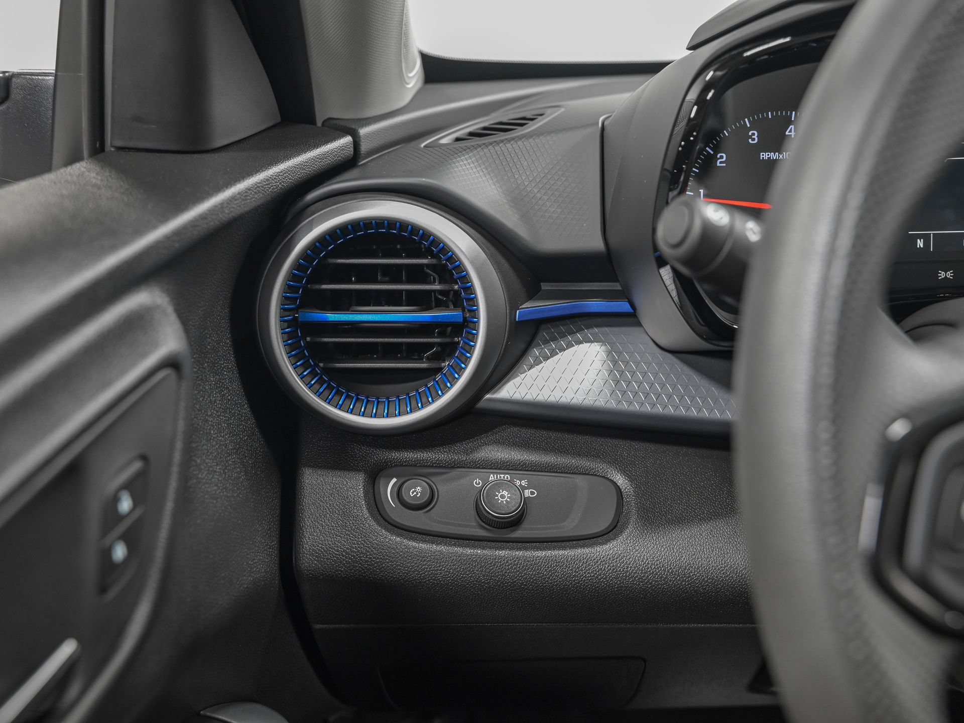 Used 2025 Chevrolet Trax LS FWD image 18