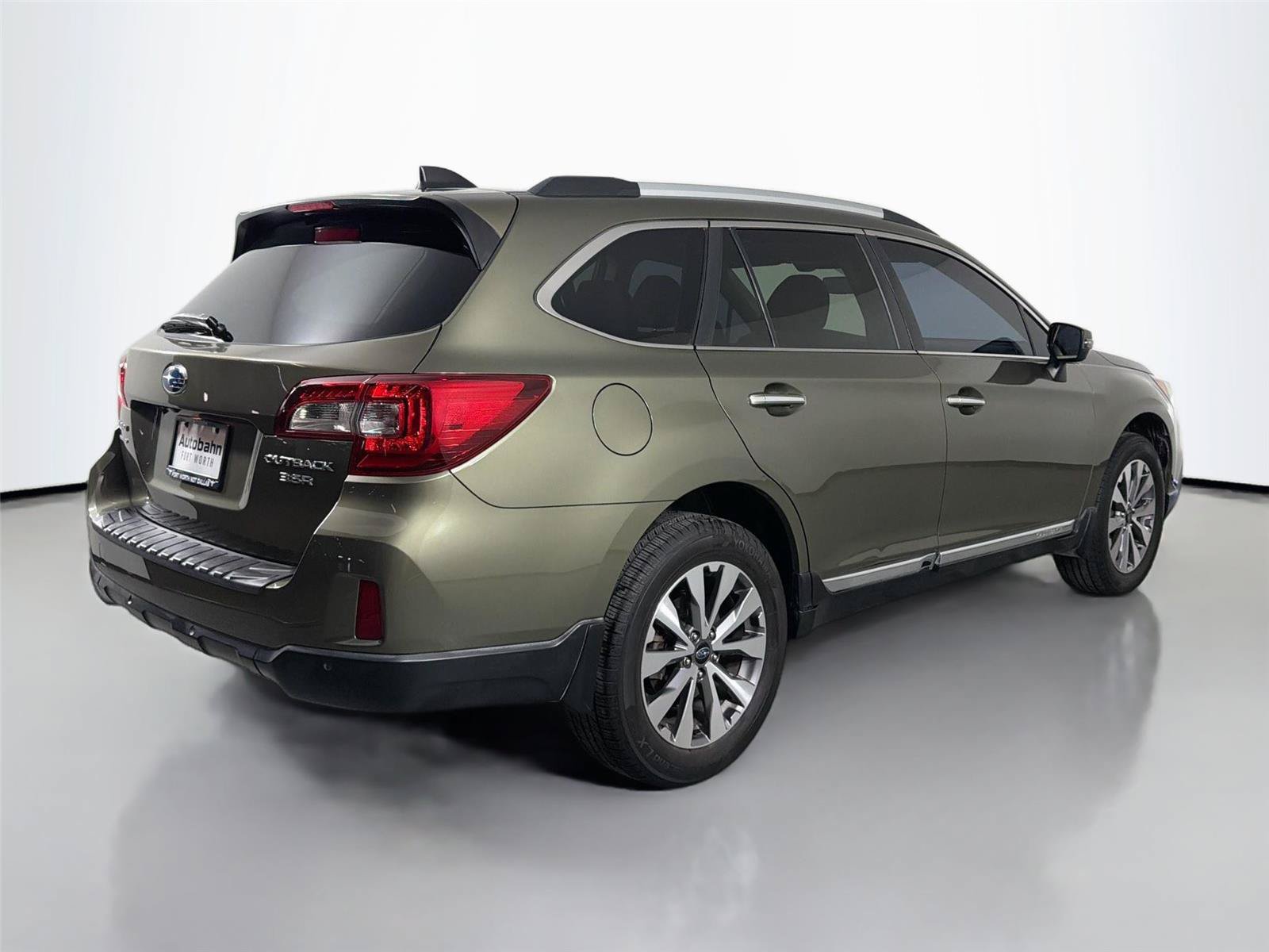 Used 2017 Subaru Outback 3.6R Touring w/ Popular Package #5A AWD/4WD image 5