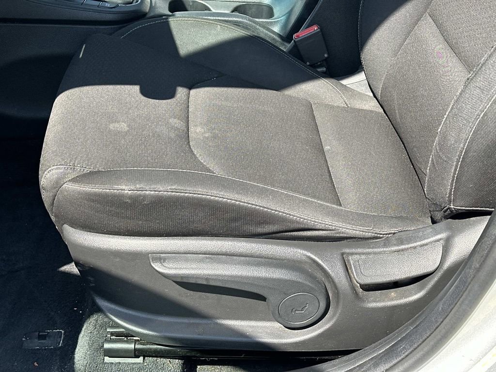 Used 2019 Hyundai Elantra GT FWD image 17