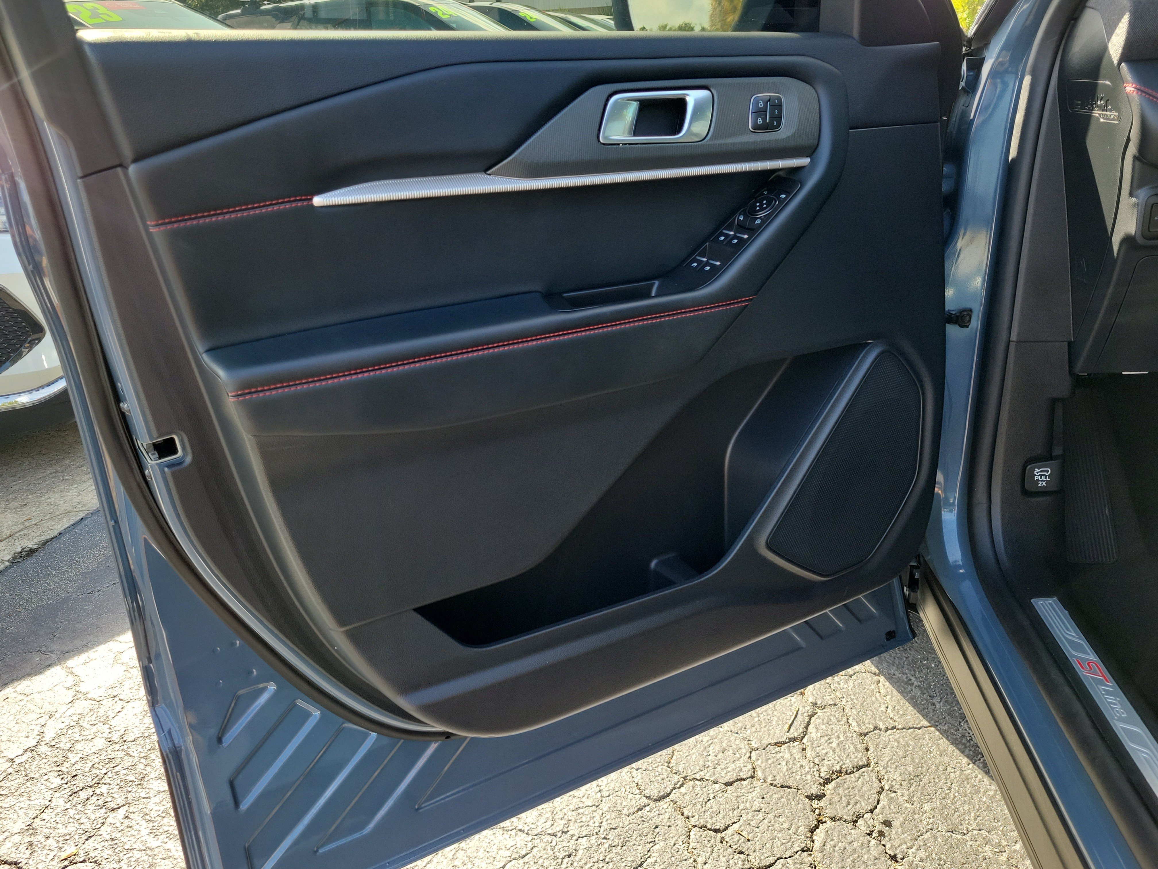 Used 2025 Ford Explorer ST-Line w/ Premium Package RWD image 15