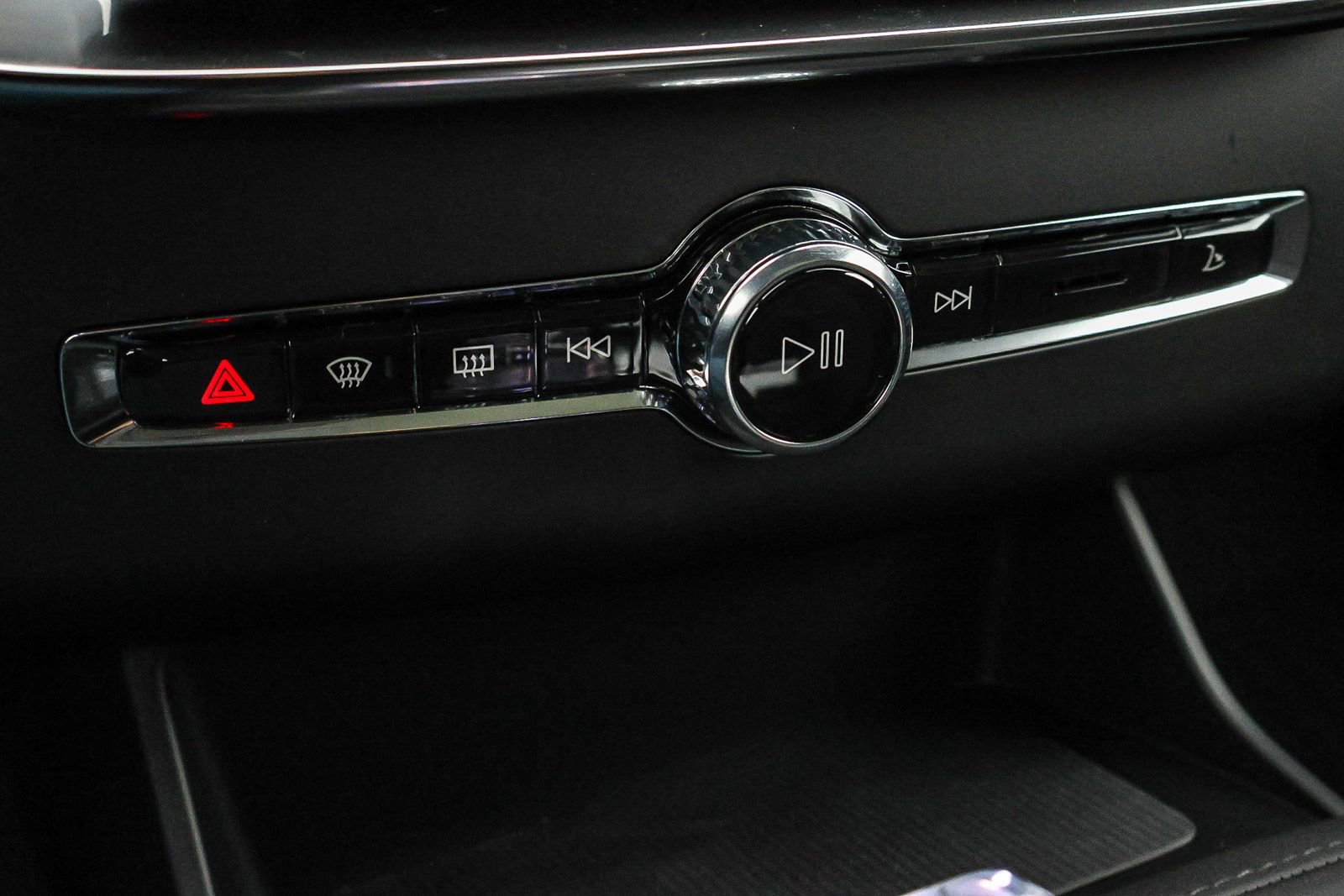 New 2026 Volvo XC90 B6 Plus w/ Protection Package image 35