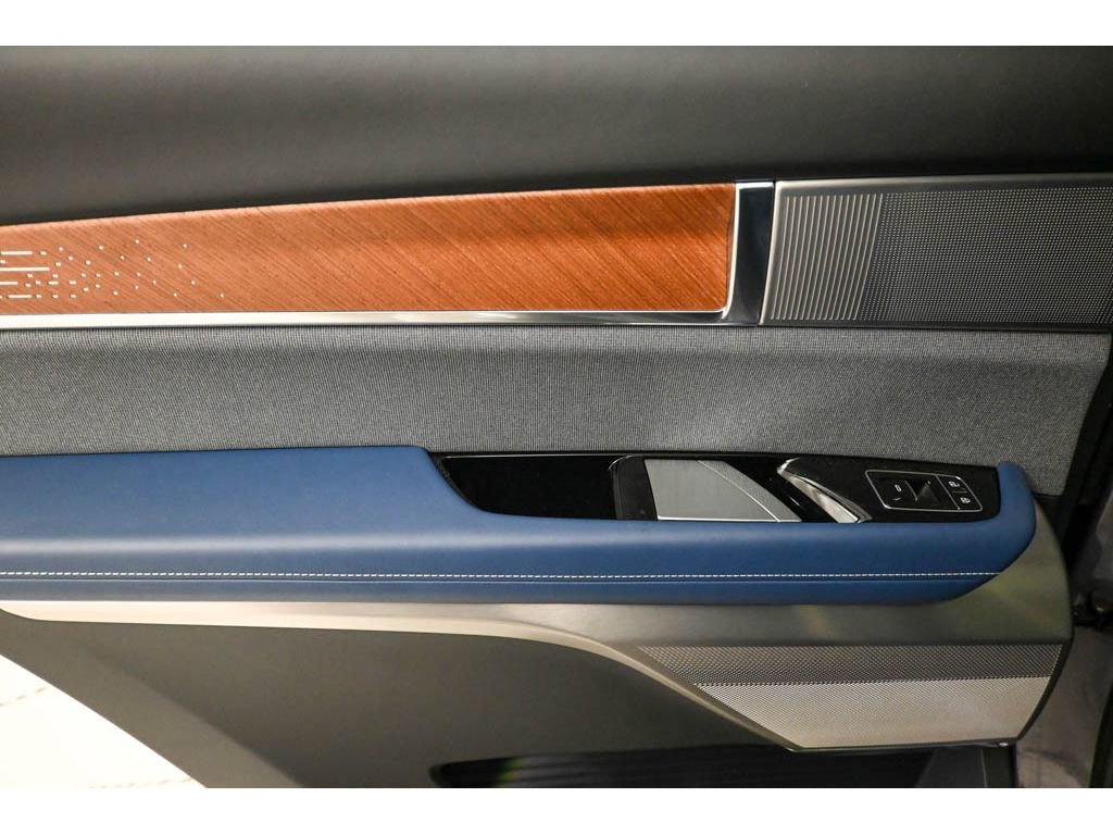 New 2026 Cadillac Vistiq Premium Luxury image 12