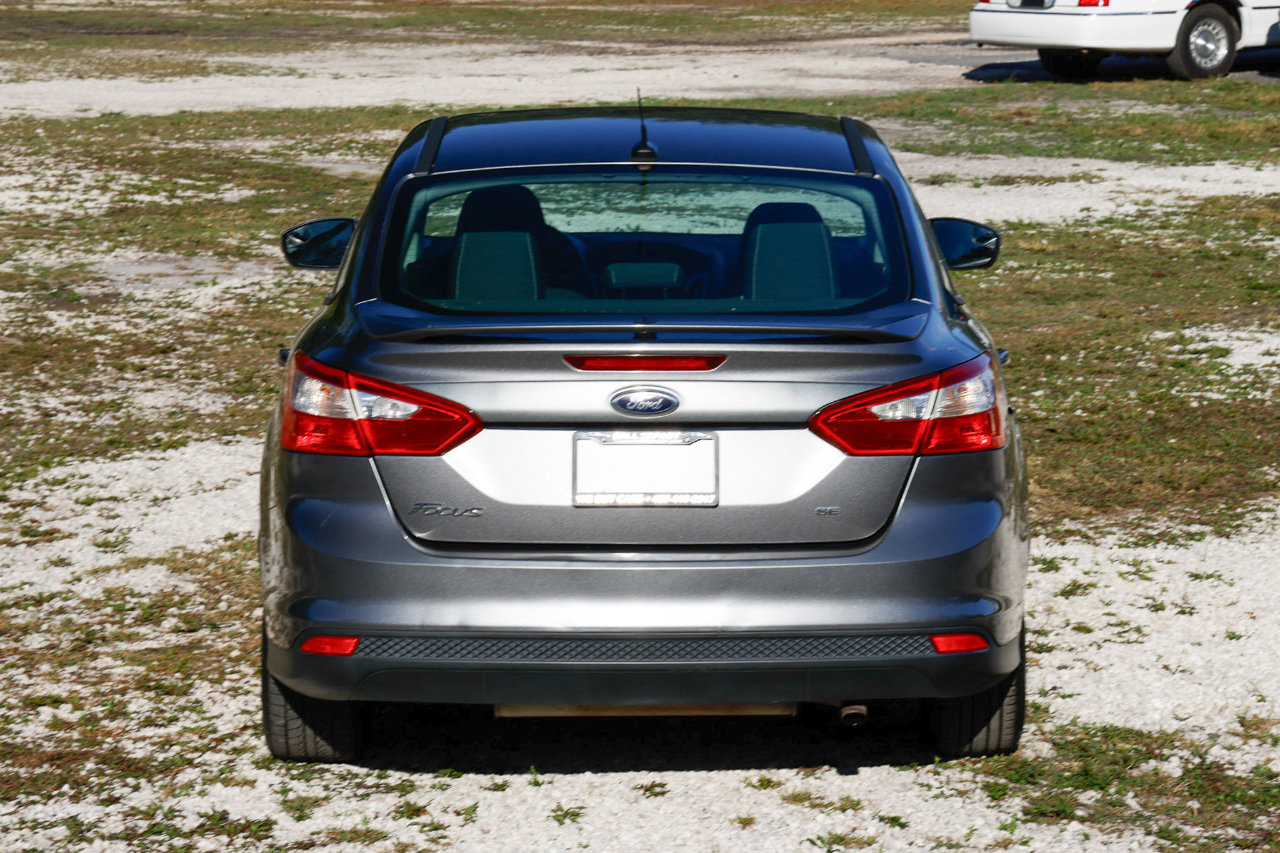 Used 2014 Ford Focus SE w/ SE Sport Package image 9