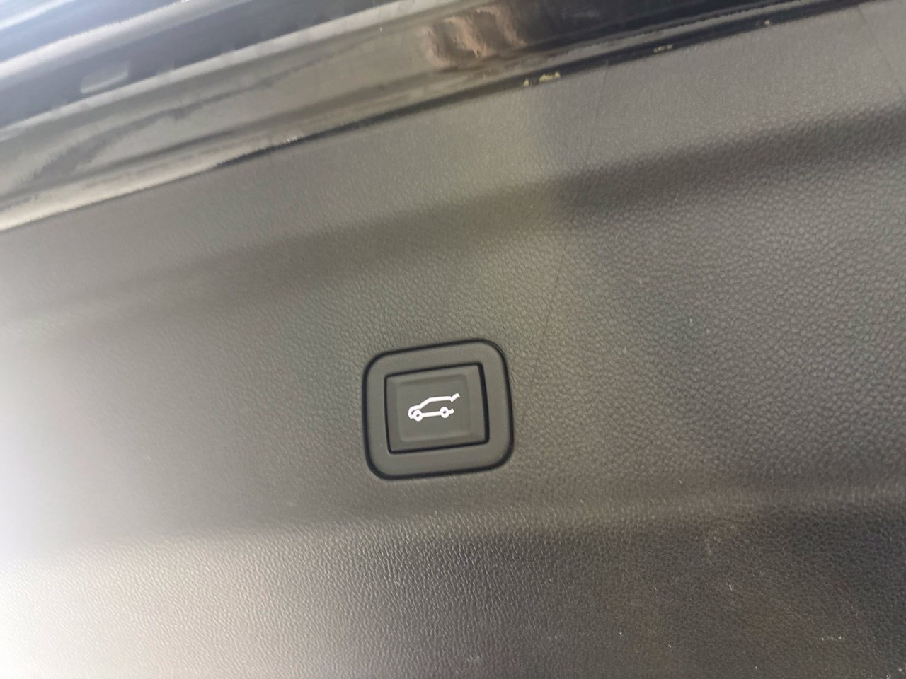 Used 2024 Cadillac Escalade ESV Premium Luxury AWD/4WD image 37