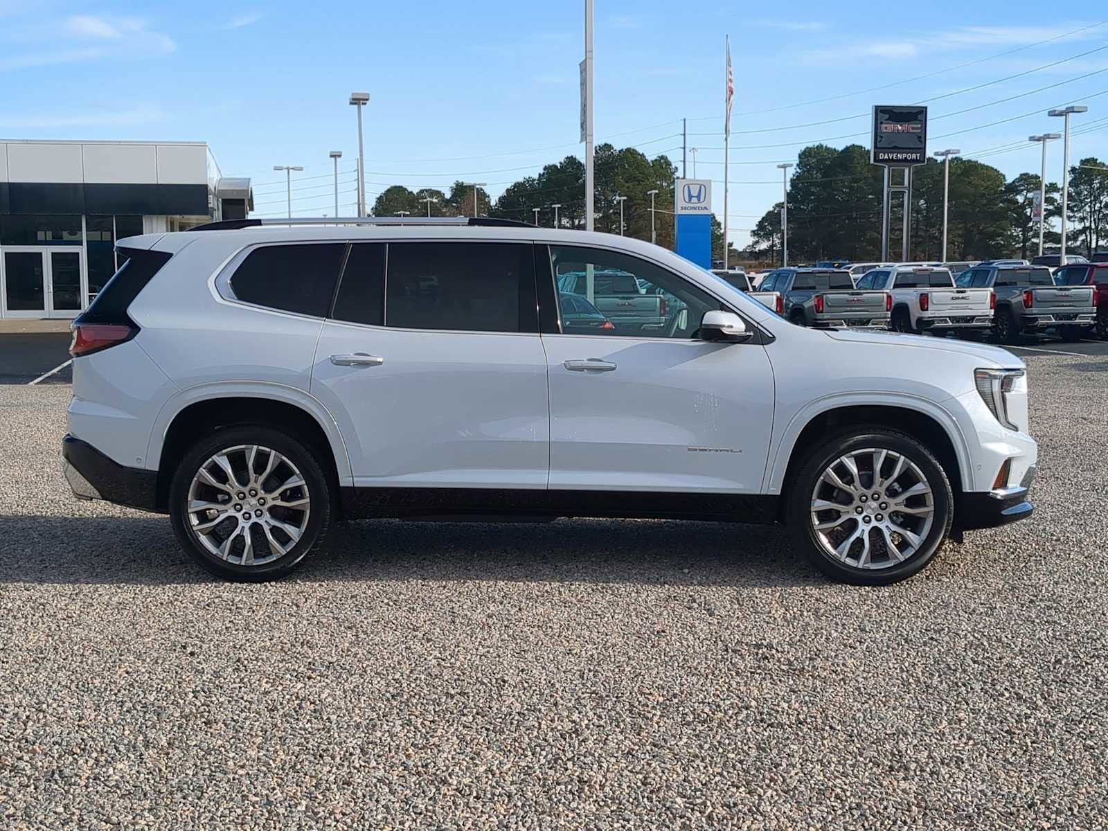 New 2026 GMC Acadia Denali w/ Super Cruise Package image 9