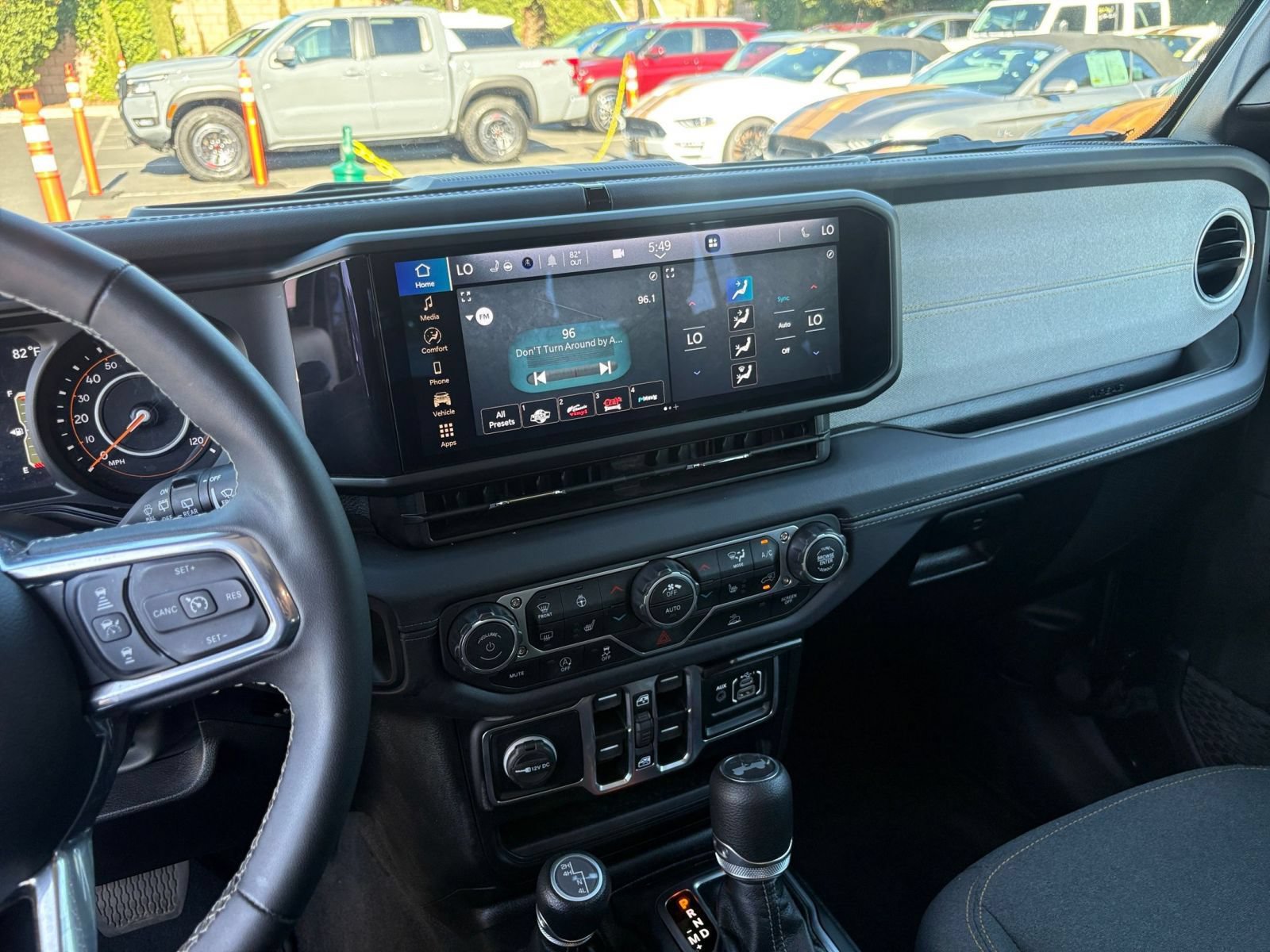 Used 2025 Jeep Wrangler Unlimited Sahara AWD/4WD image 17