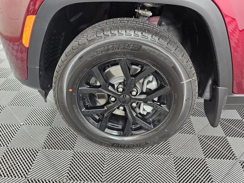 New 2026 Jeep Grand Cherokee Altitude image 9