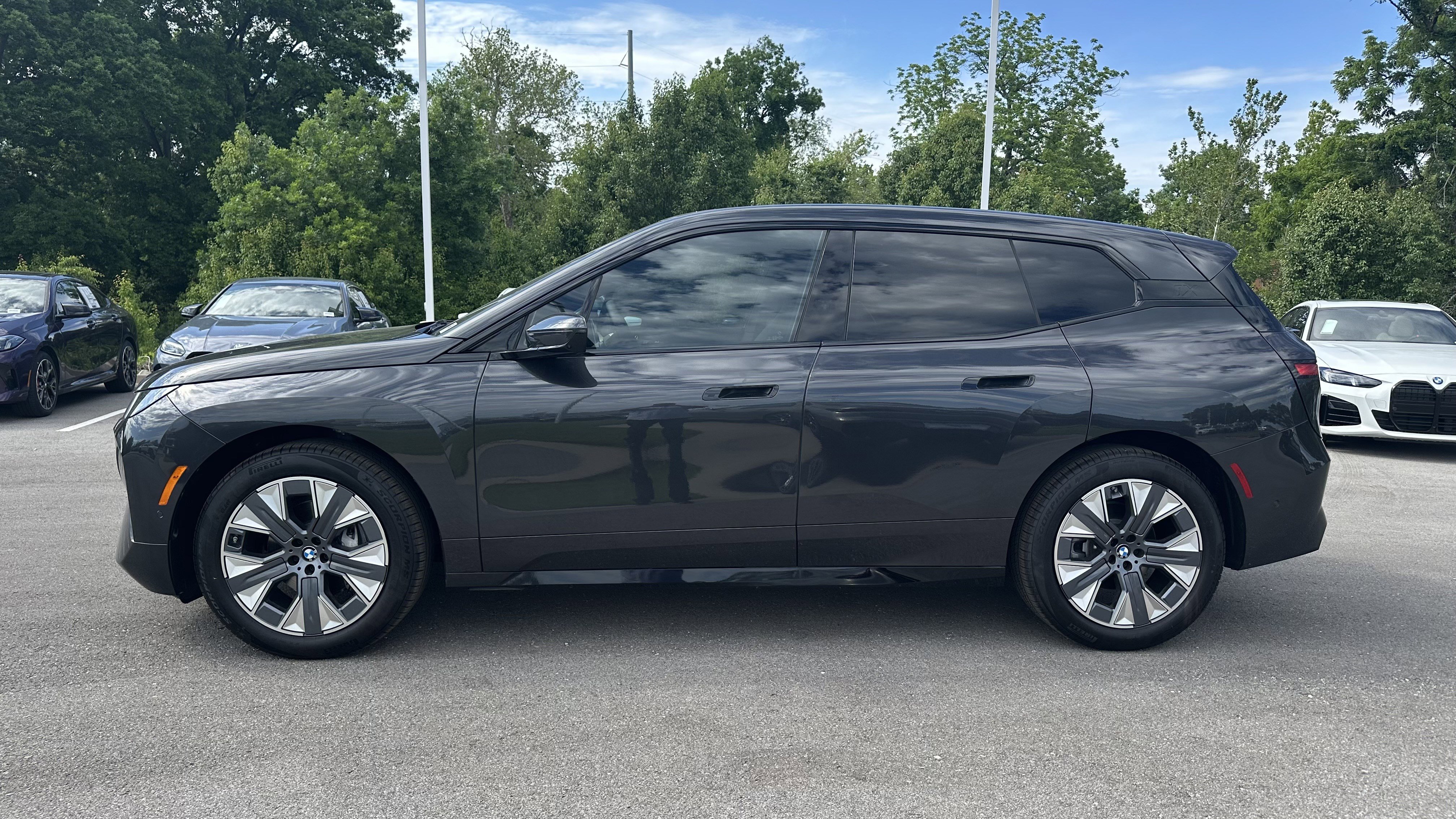 Used 2026 BMW iX xDrive45 w/ Executive Package image 7