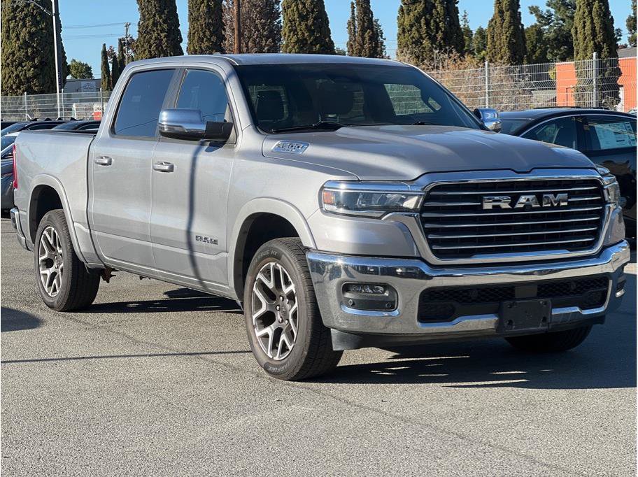 Used 2025 RAM 1500 Laramie AWD/4WD image 3