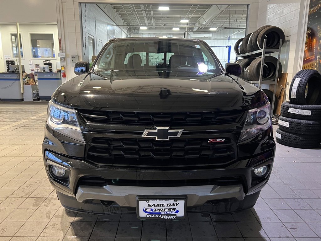 Used 2022 Chevrolet Colorado Z71 w/ Z71 Midnight Edition image 2