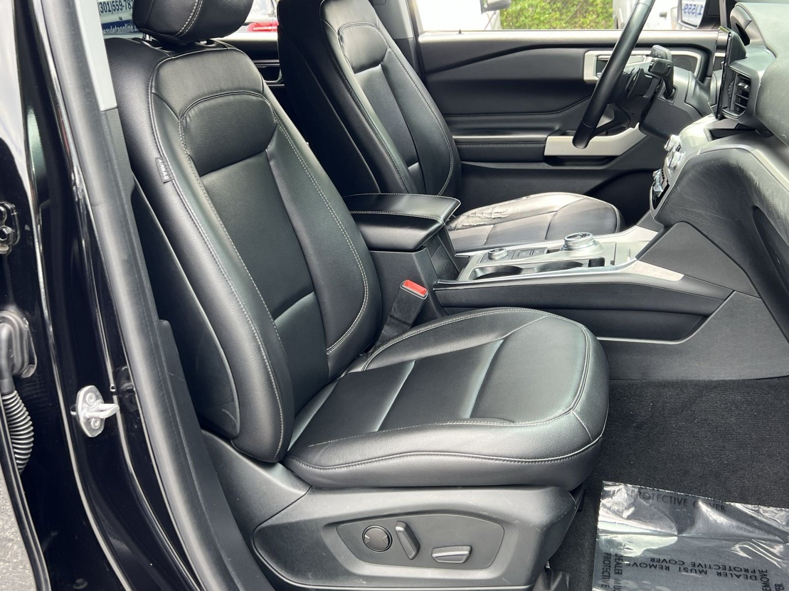 Used 2020 Ford Explorer XLT w/ Equipment Group 202A AWD/4WD image 34