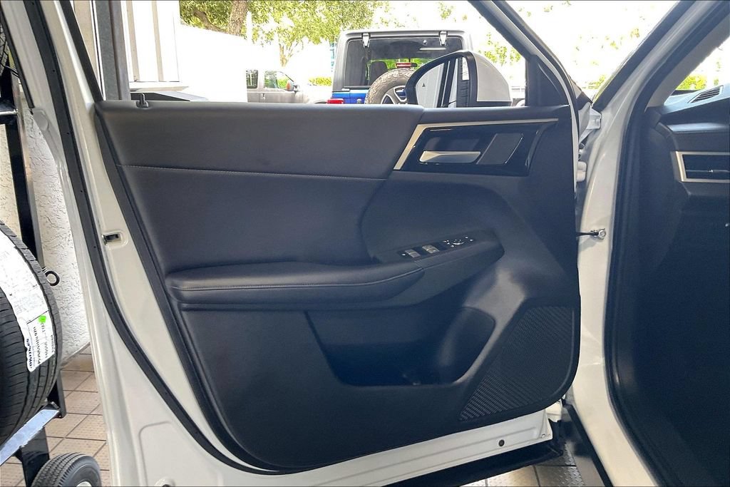 Used 2024 Mitsubishi Outlander SE AWD/4WD image 2