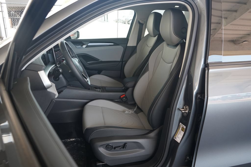 New 2026 Volkswagen Tiguan SE FWD image 6