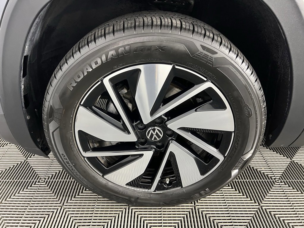 Used 2025 Volkswagen Atlas SE image 12