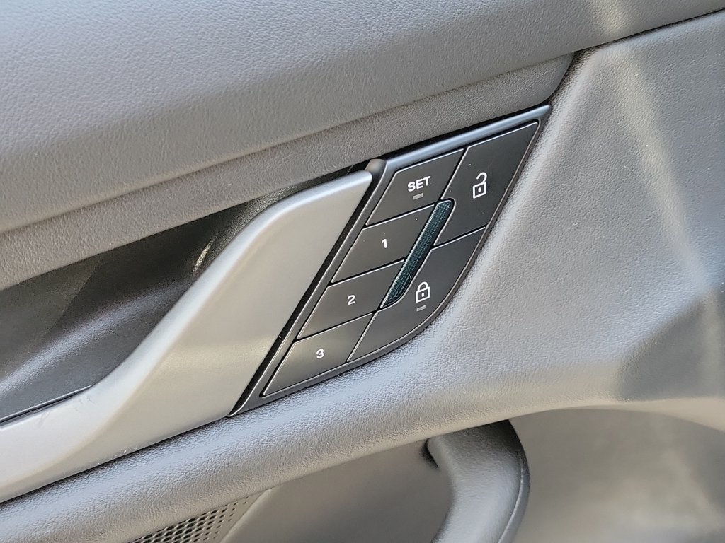 Certified 2025 Porsche Taycan 4S AWD/4WD image 26