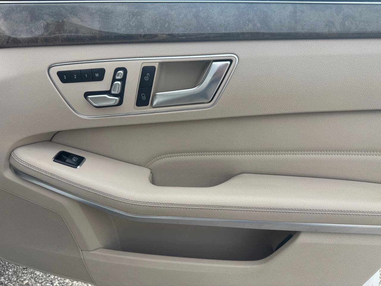 Used 2016 Mercedes-Benz E 350 4MATIC Sedan image 23
