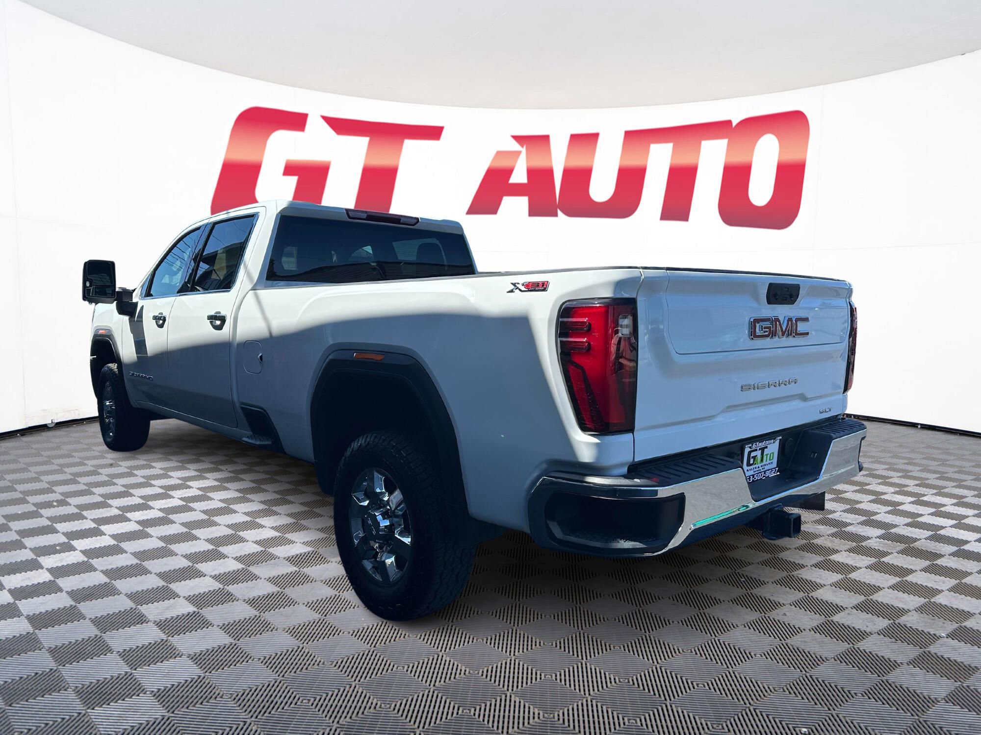Used 2024 GMC Sierra 3500 SLT w/ X31 Off-Road Package image 4