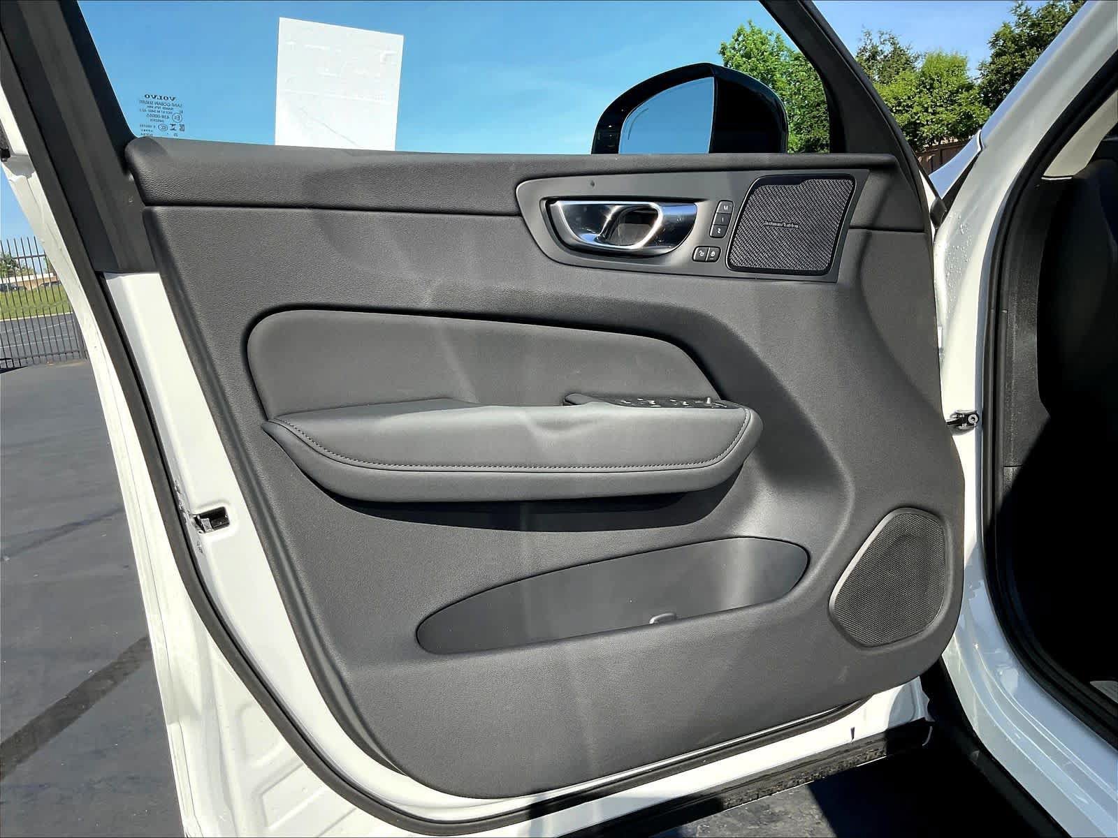 New 2026 Volvo XC60 T8 Plus w/ Climate Package AWD/4WD image 24