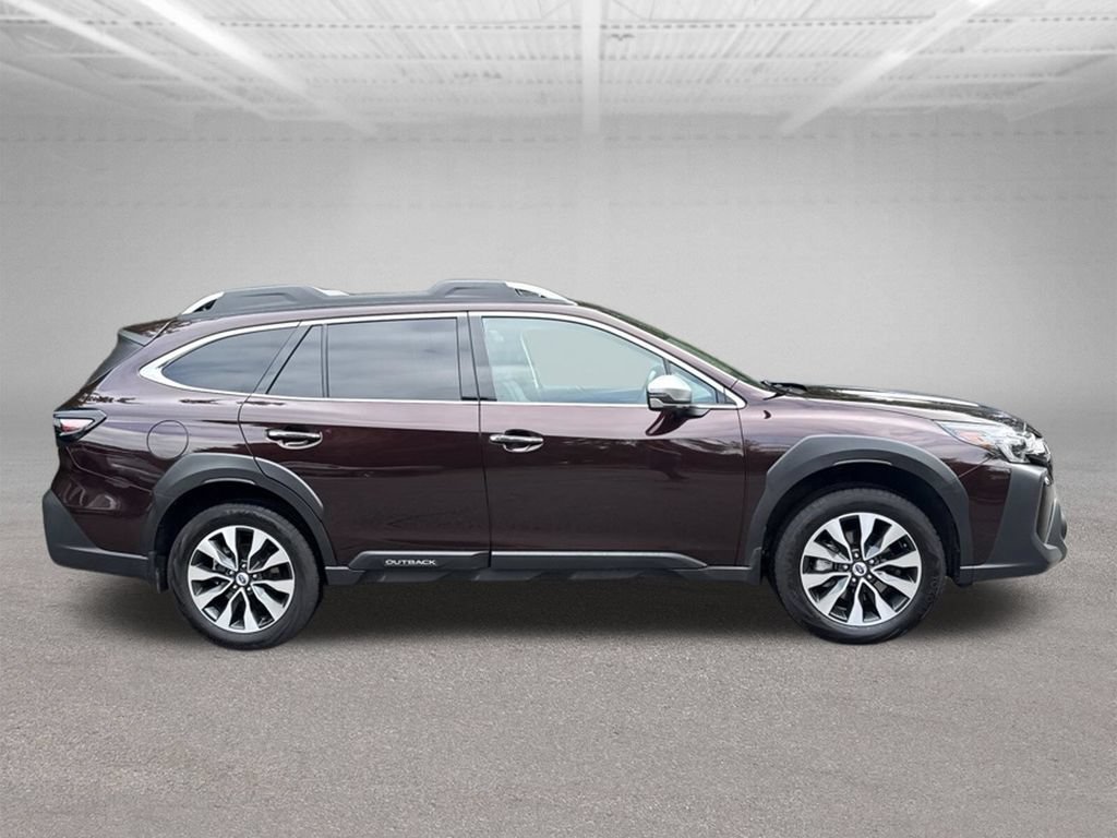 Used 2025 Subaru Outback Touring AWD/4WD image 4