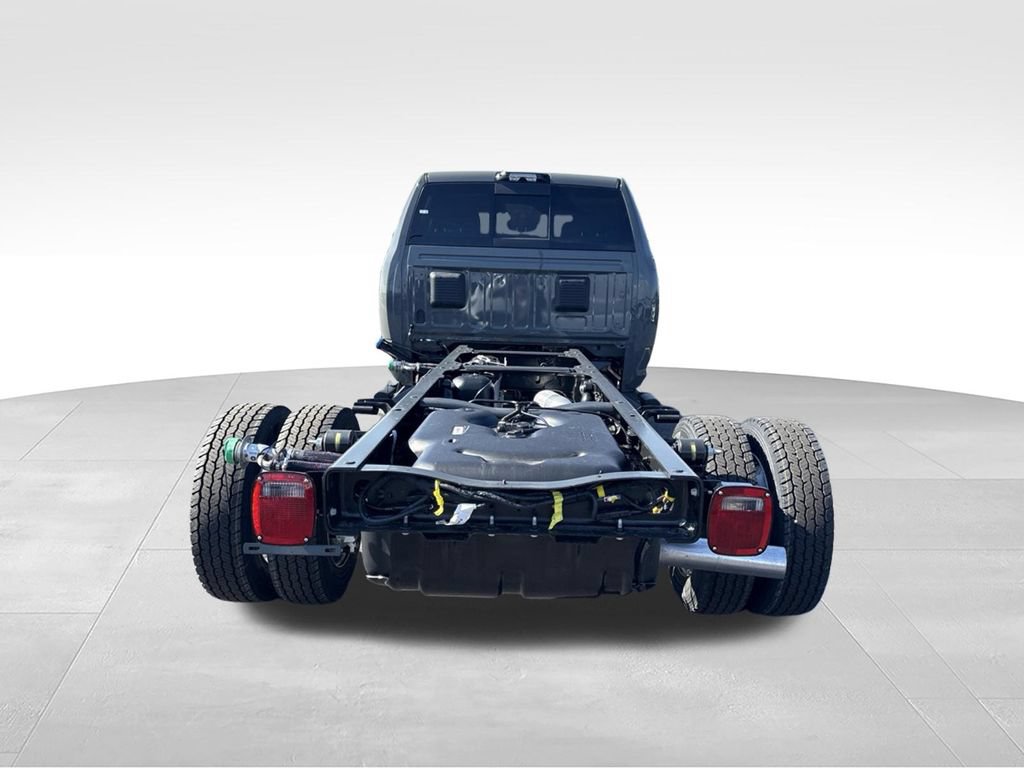 New 2026 RAM 5500 4x4 Crew Cab image 4