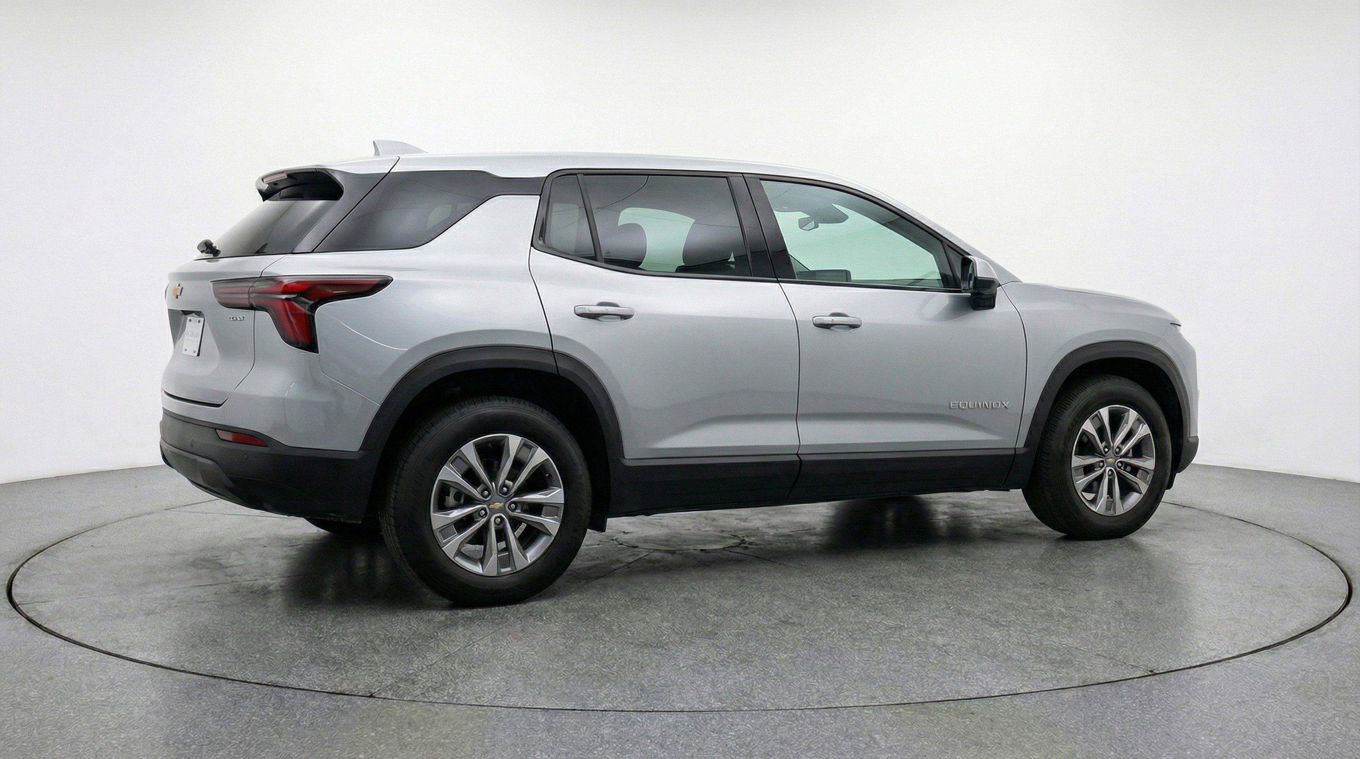 Used 2025 Chevrolet Equinox LT FWD image 9