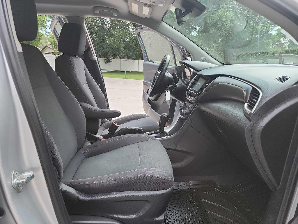 Used 2017 Chevrolet Trax LS FWD image 29