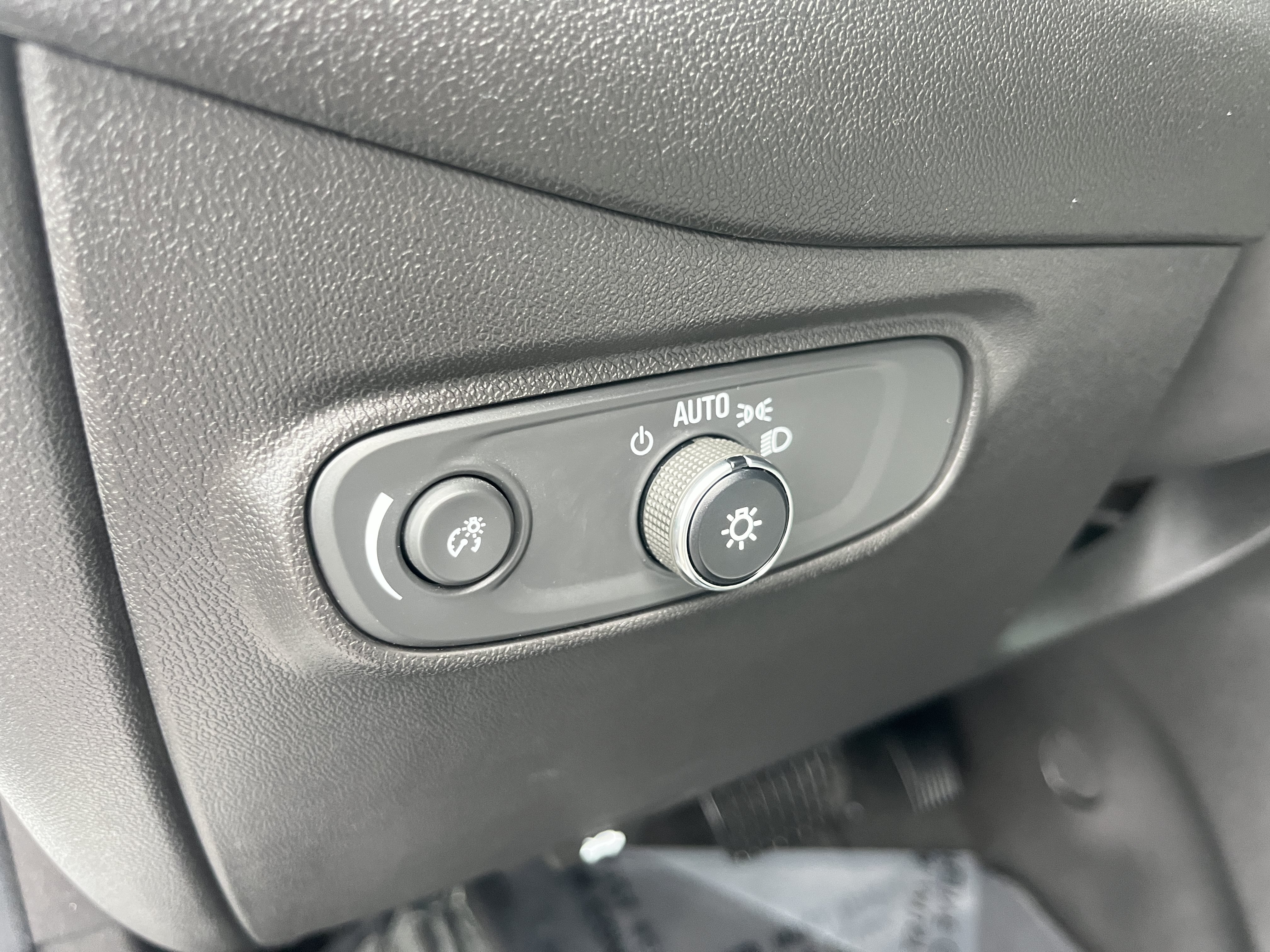 Used 2024 Chevrolet Equinox LT w/ Driver Convenience Package AWD/4WD image 17