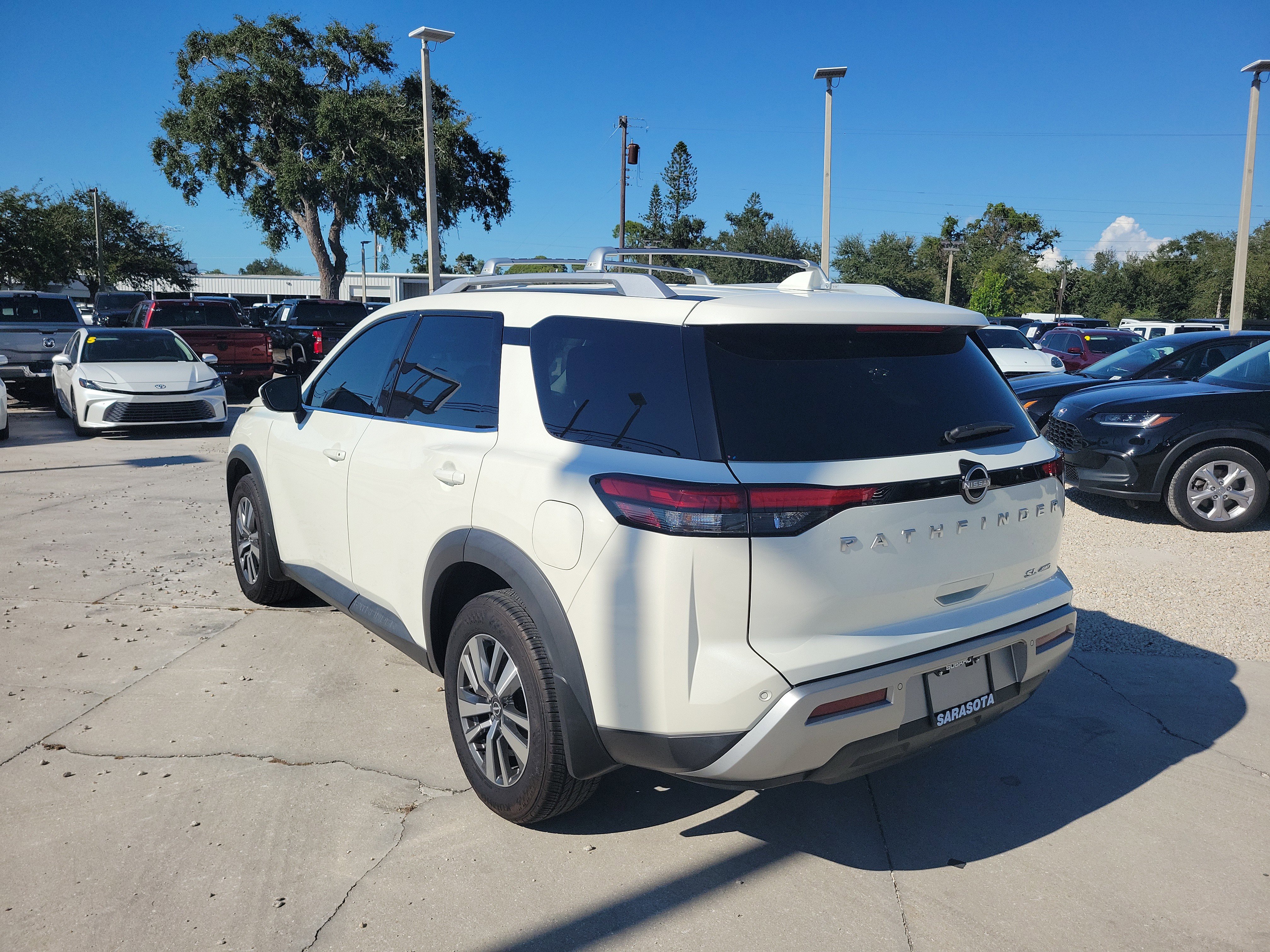 Used 2024 Nissan Pathfinder SL image 4