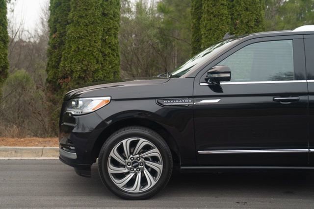 Used 2023 Lincoln Navigator Reserve w/ Equipment Group 201A image 6