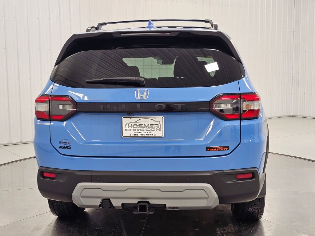 Certified 2023 Honda Pilot TrailSport image 4