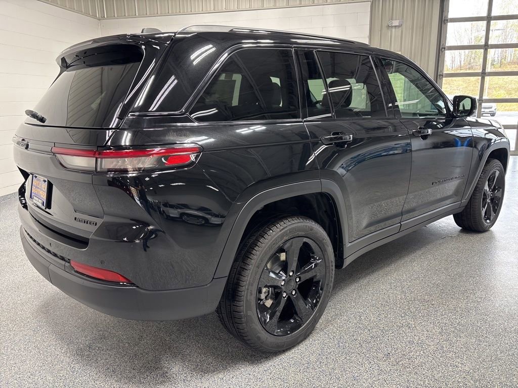 New 2025 Jeep Grand Cherokee Limited w/ Black Appearance Package image 7