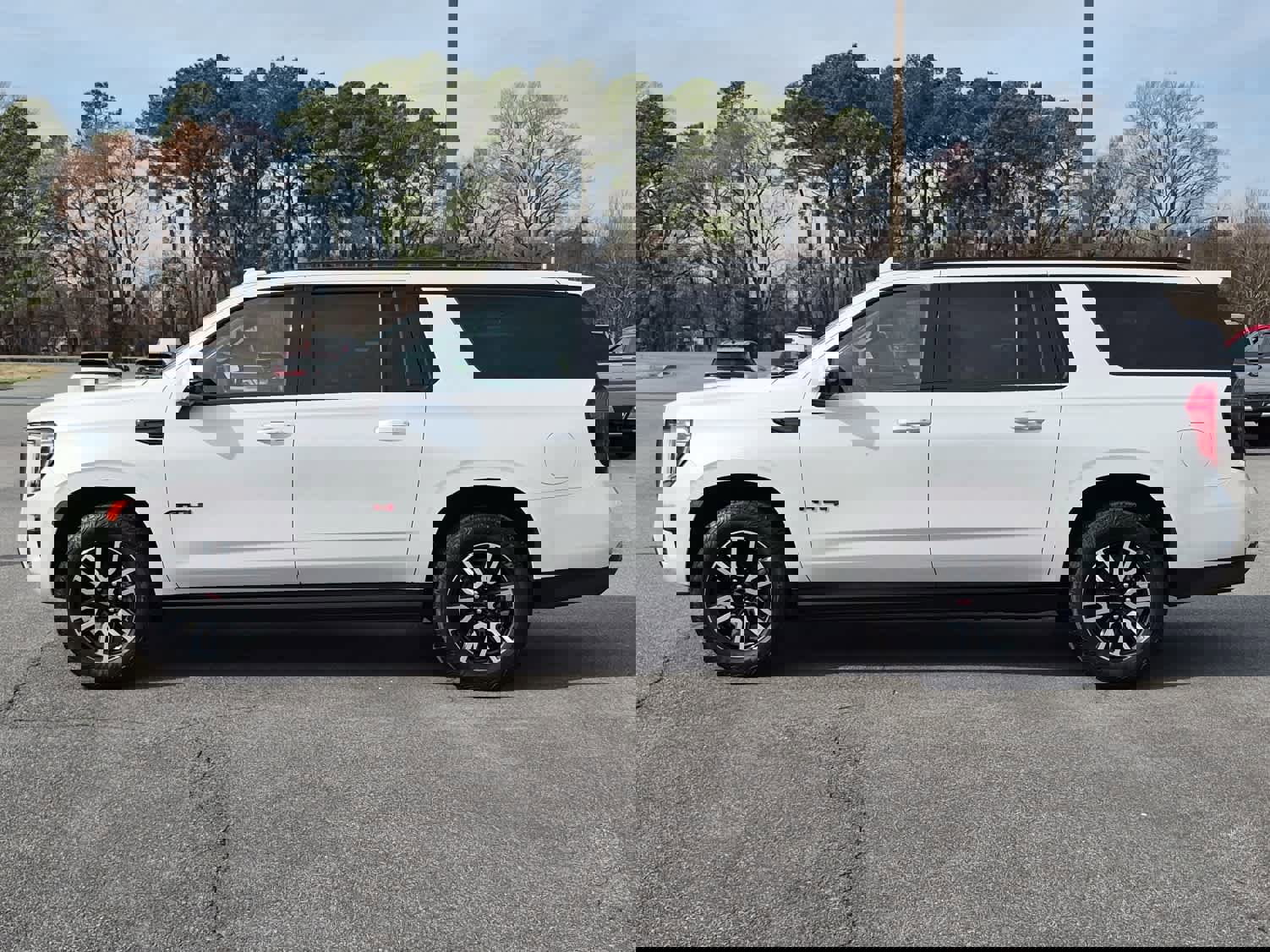 Used 2023 GMC Yukon XL AT4 w/ AT4 Premium Package image 7