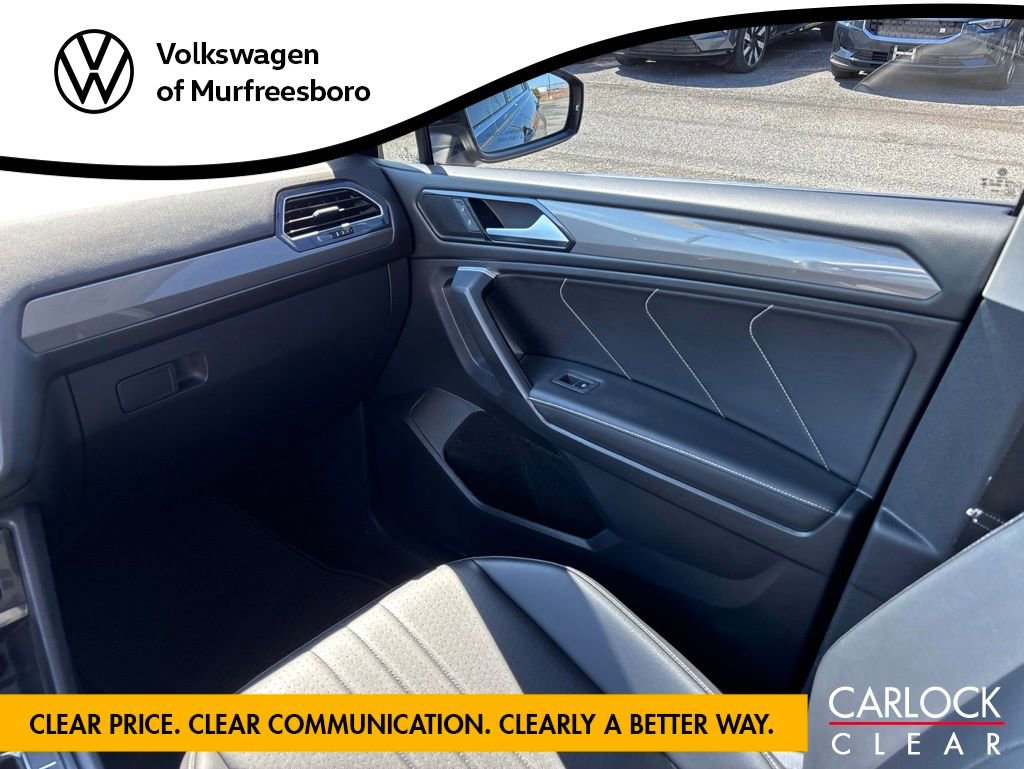 Used 2023 Volkswagen Tiguan SE w/ Panoramic Sunroof Package FWD image 27