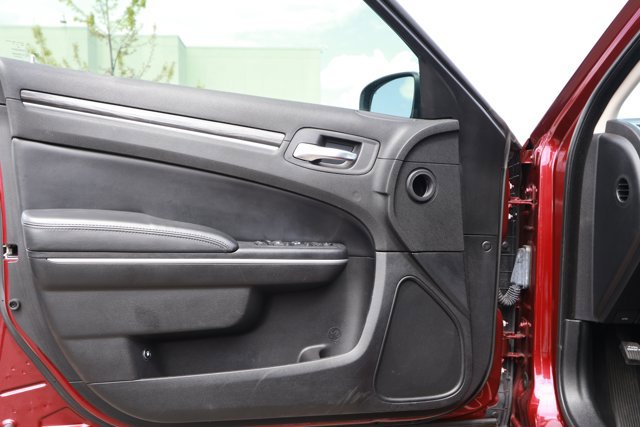 Used 2019 Chrysler 300 Touring w/ Chrome Appearance Package image 20