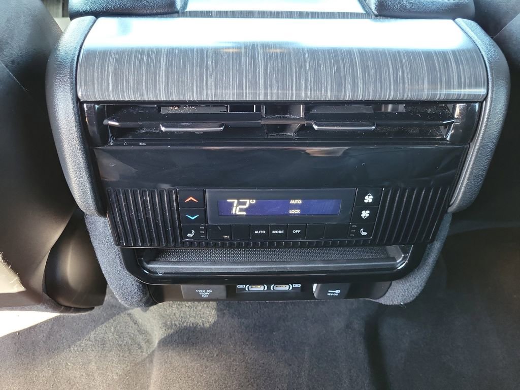 Used 2024 Jeep Wagoneer Series III w/ Flexible Seating Group image 29