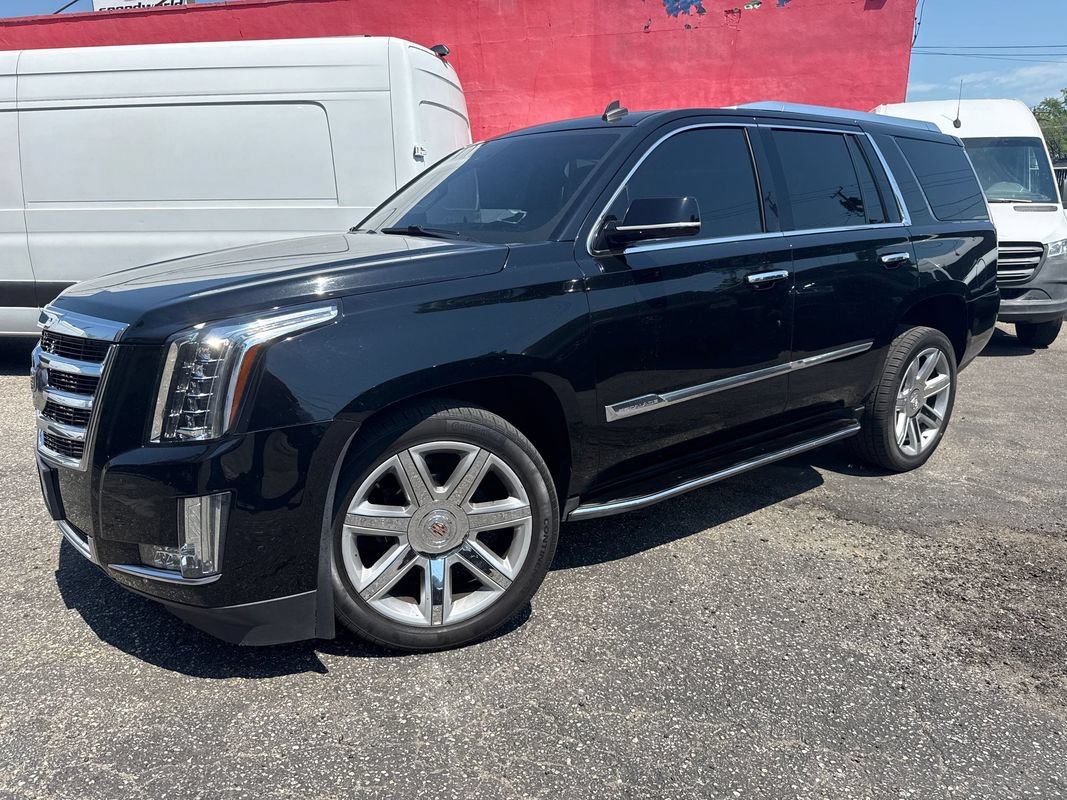 Used 2015 Cadillac Escalade Luxury AWD/4WD image 2