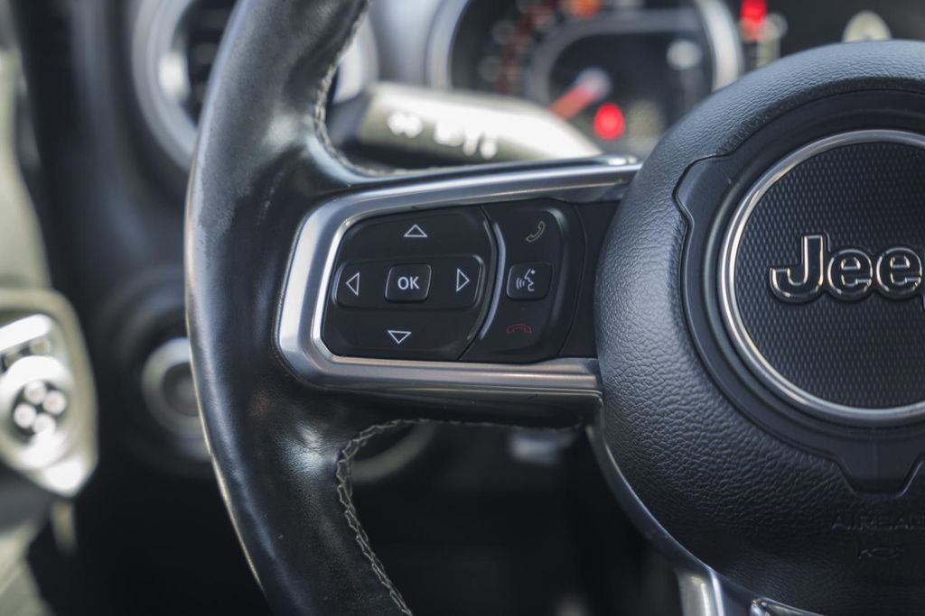 Used 2020 Jeep Wrangler Unlimited Sahara image 32