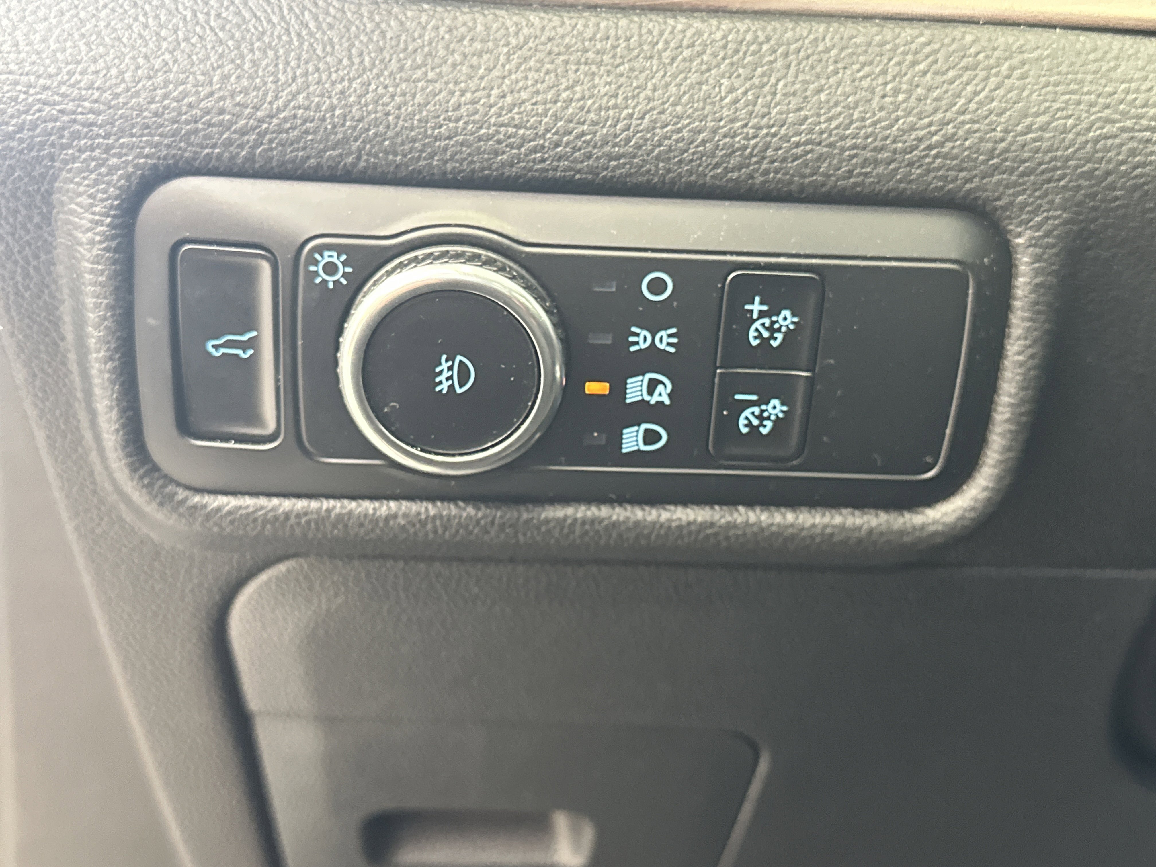 Used 2024 Ford Explorer Limited image 19