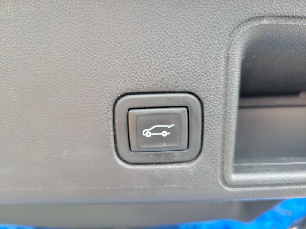 Used 2024 GMC Terrain SLT w/ LPO, Floor Liner Package image 10