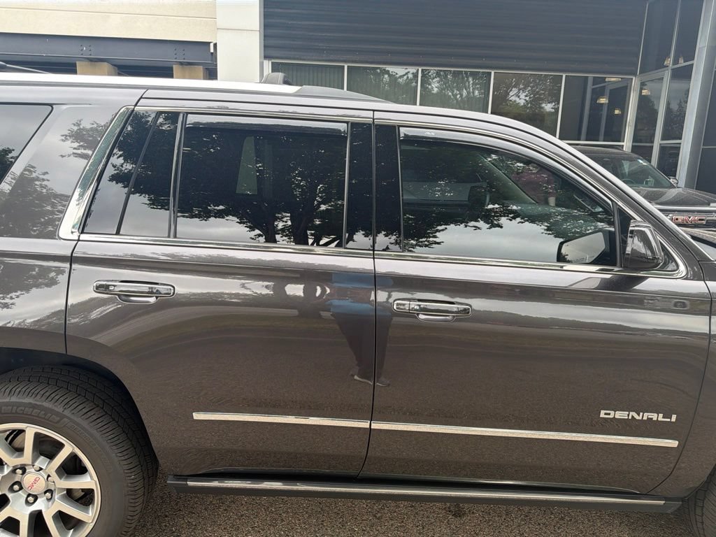 Used 2017 GMC Yukon Denali AWD/4WD image 9