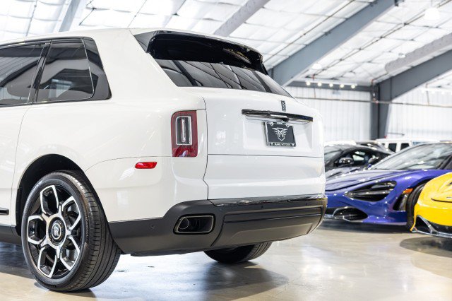 Used 2022 Rolls-Royce Cullinan Black Badge AWD/4WD image 18