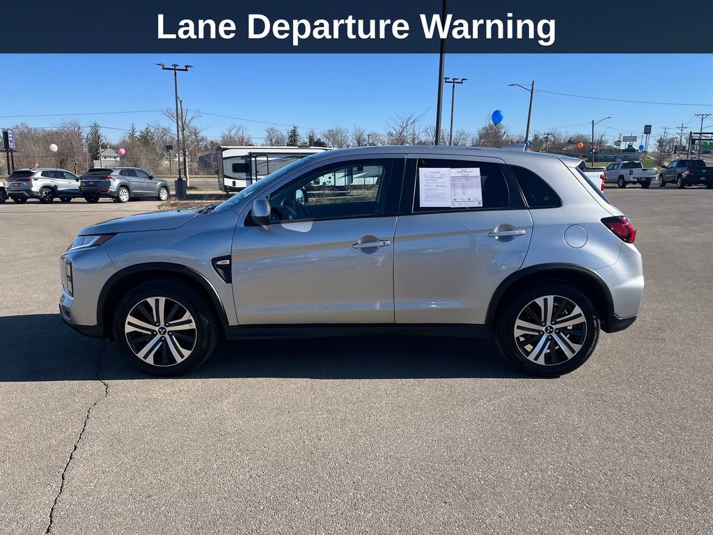 Used 2025 Mitsubishi Outlander Sport SE image 2