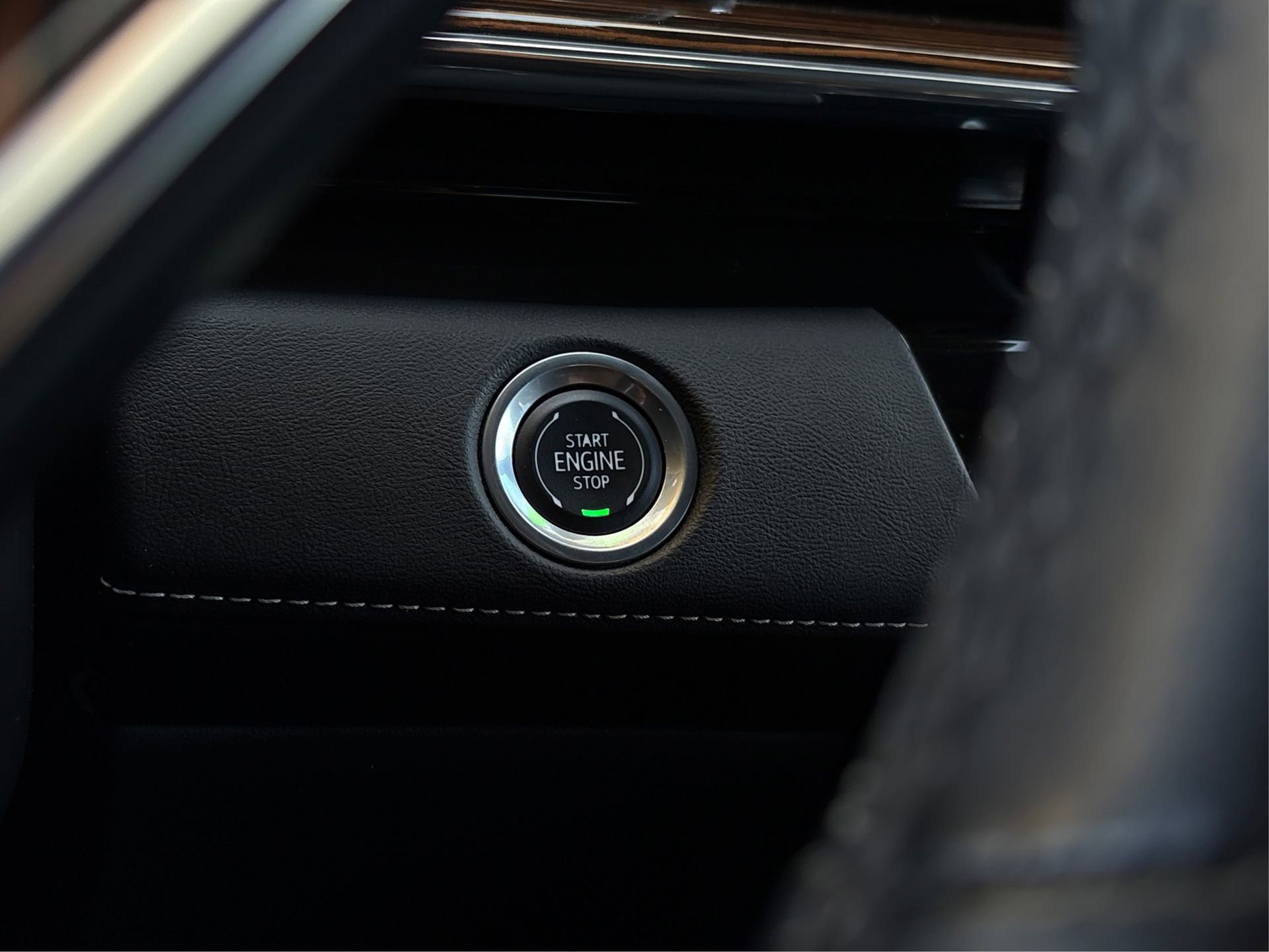 Used 2024 Cadillac Escalade ESV Luxury image 27