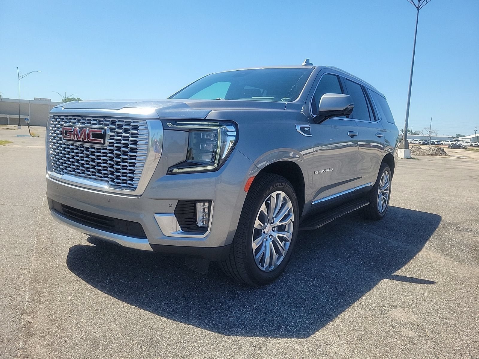 Used 2023 GMC Yukon Denali AWD/4WD image 2