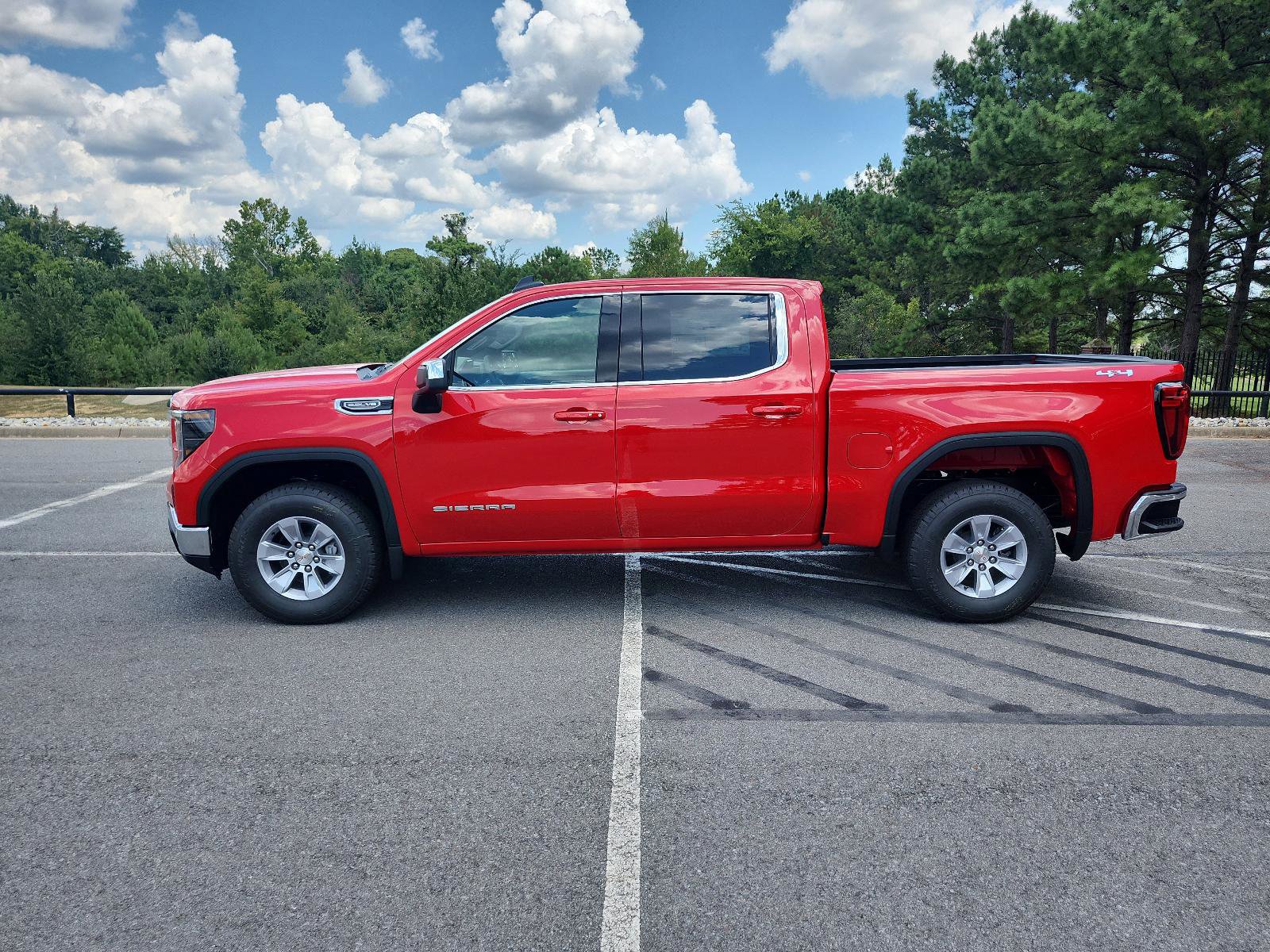 New 2026 GMC Sierra 1500 SLE image 2