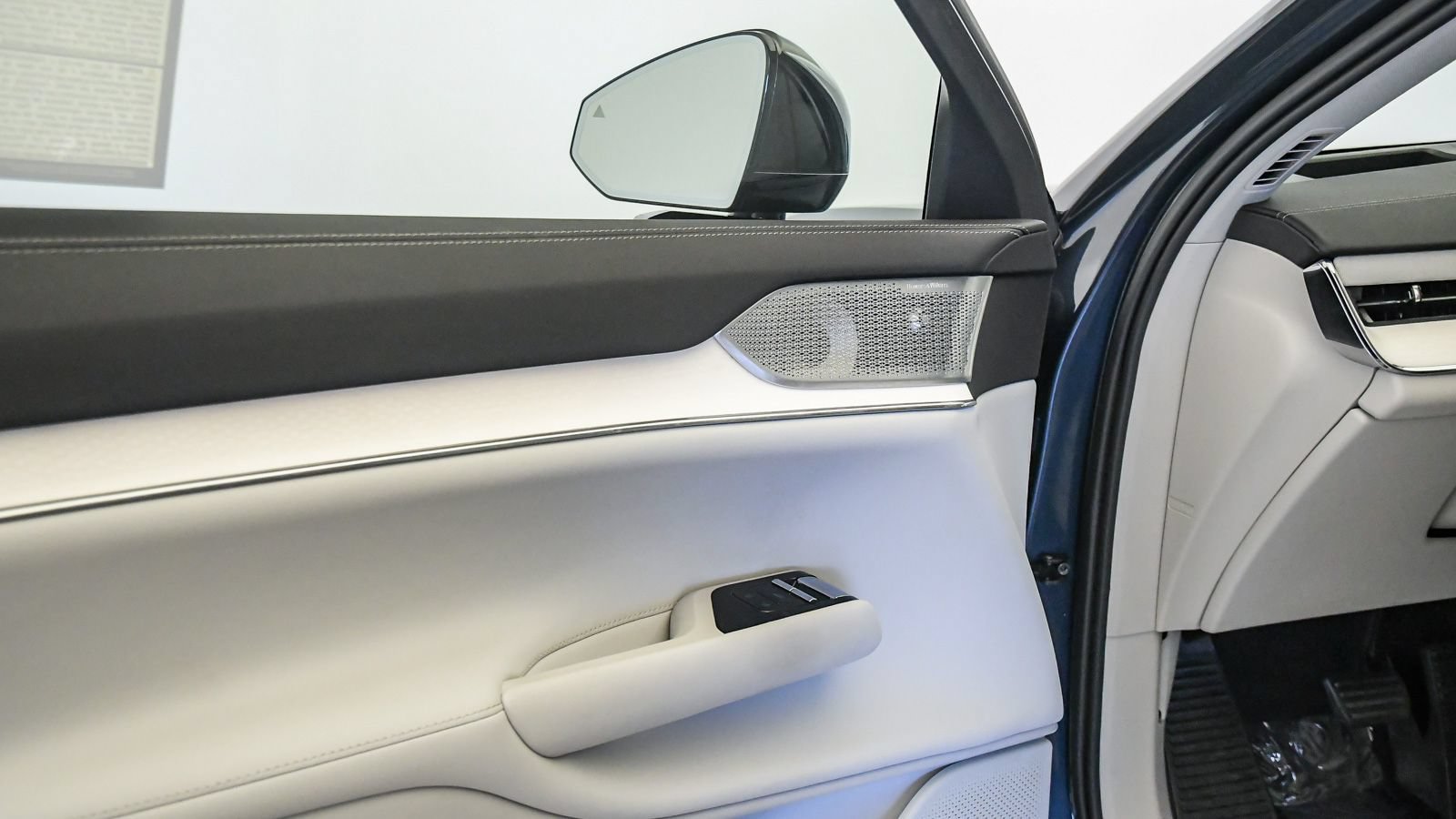 Certified 2025 Volvo EX90 Ultra AWD/4WD image 25