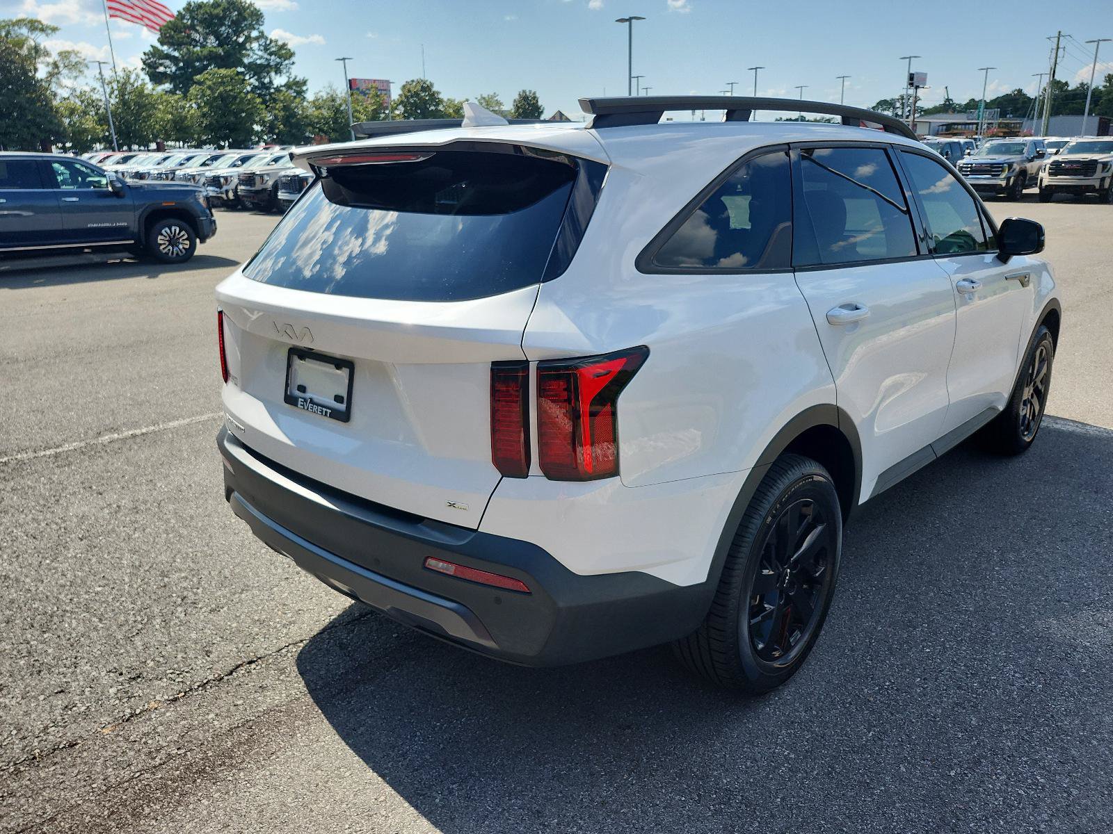 Used 2023 Kia Sorento S w/ Panoramic Sunroof Package AWD/4WD image 3