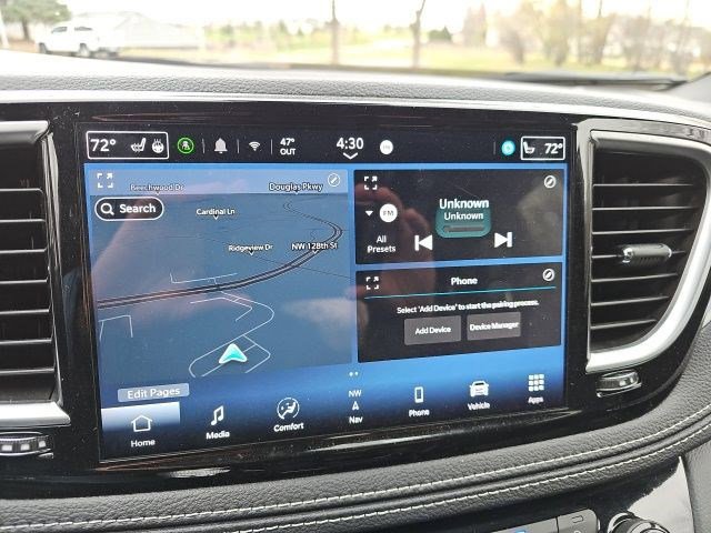Used 2026 Chrysler Pacifica Limited image 23