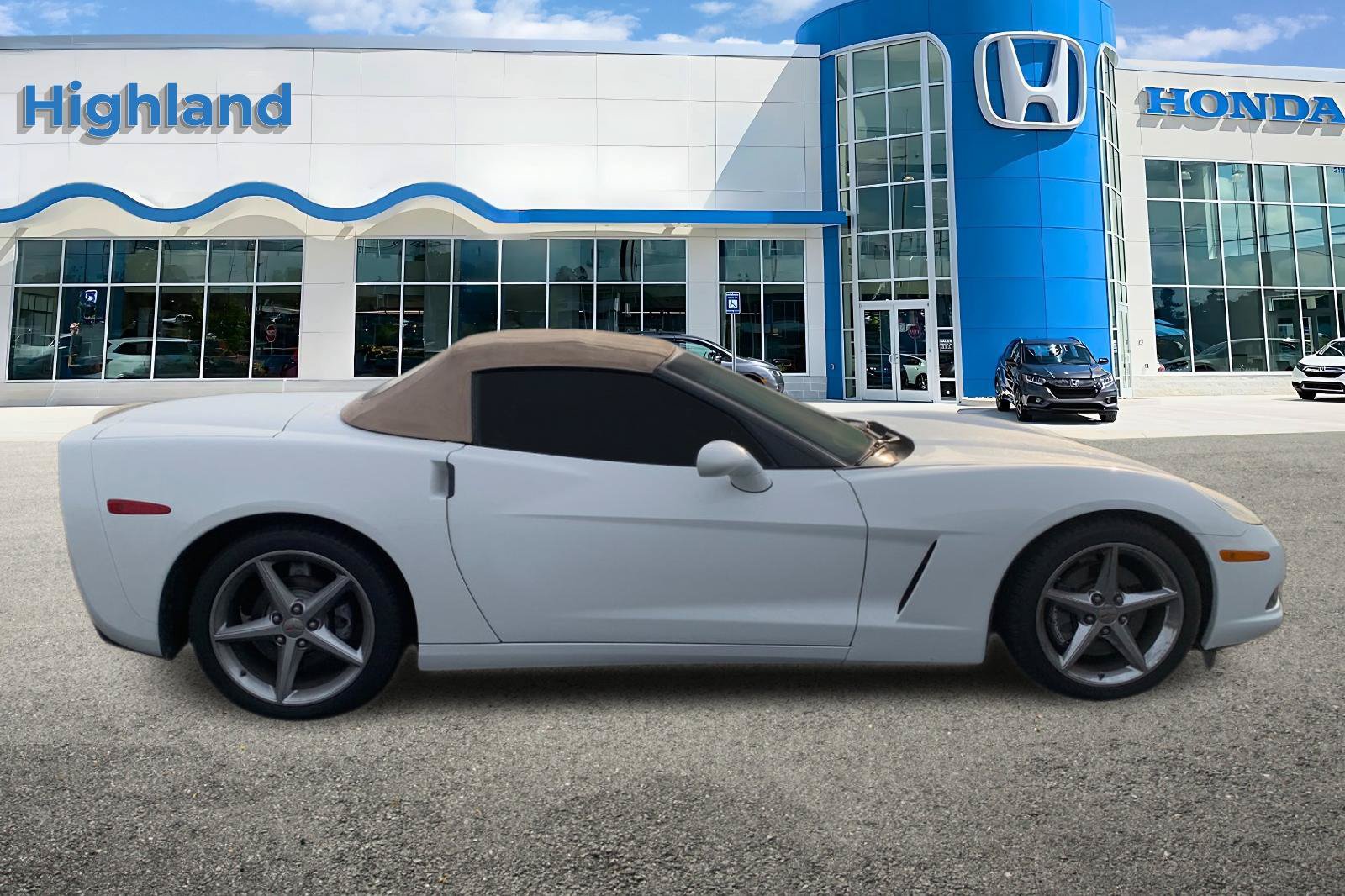 Used 2013 Chevrolet Corvette Convertible w/ 2LT Preferred Equipment Group RWD image 6